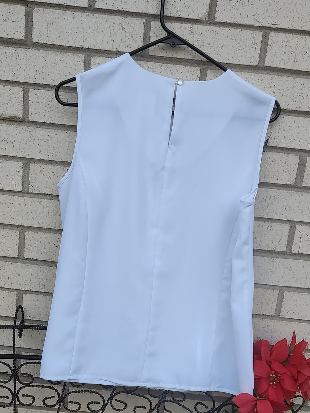 Southern Lady White Pleated Front Sleeveless Top - Picture 6 of 10